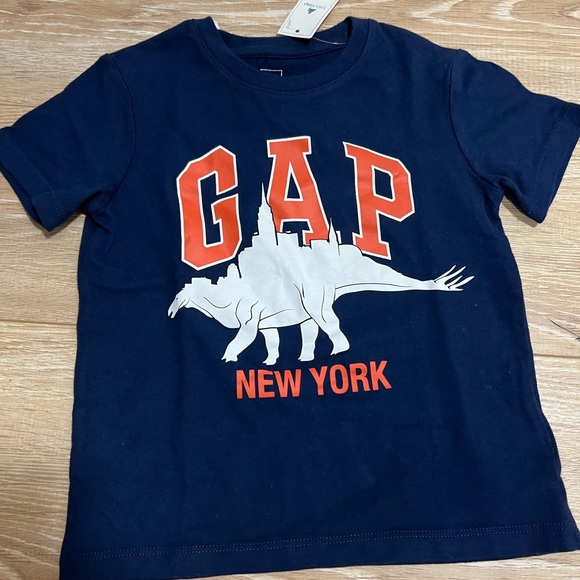 NWT - Gap kids - T-shirts. 2set size 2T - Picture 2 of 5